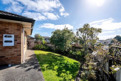 Photo of property in 2/106 Triangle Road, Massey, Auckland, 0614