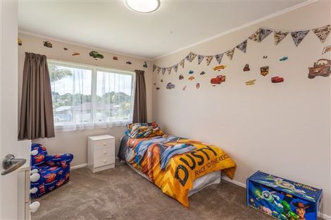 Photo of property in 15 Cajero Place, Green Bay, Auckland, 0604