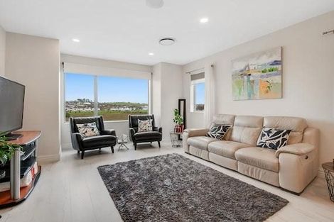 Photo of property in 140 Arran Point Parade, Orewa, 0931