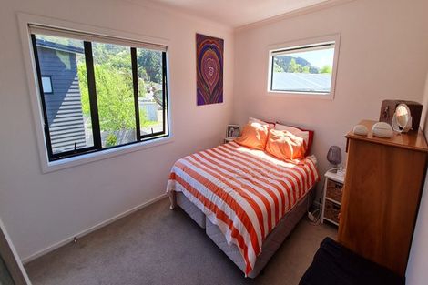 Photo of property in 10/9 Surrey Street, Tawa, Wellington, 5028