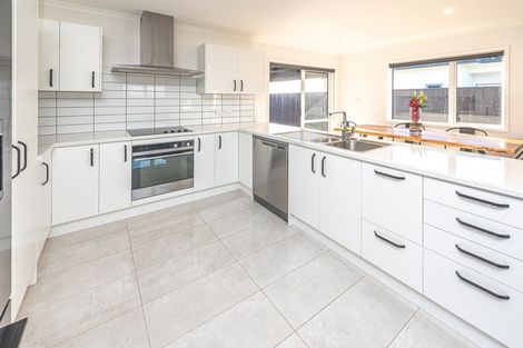 Photo of property in 16 Magnolia Crescent, Tawhero, Whanganui, 4501