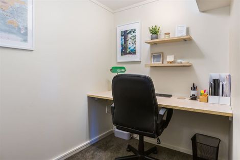 Photo of property in 2 Saunders Close, Whitby, Porirua, 5024