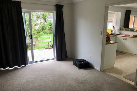 Photo of property in 3 Lochend Place, Highland Park, Auckland, 2010