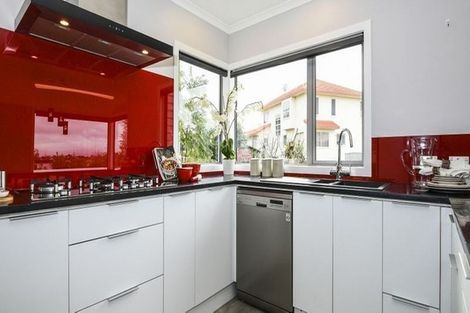 Photo of property in 27 Lagoon Way, West Harbour, Auckland, 0618