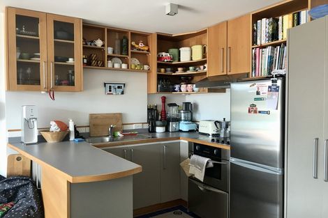 Photo of property in 50b Hawker Street, Mount Victoria, Wellington, 6011