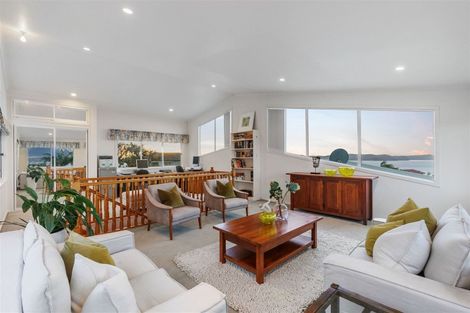 Photo of property in 17 Durness Place, Red Beach, 0932