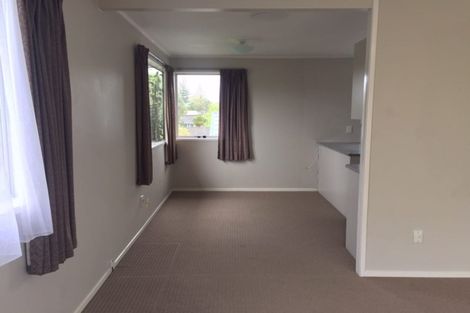 Photo of property in 28 Waimumu Road, Massey, Auckland, 0614