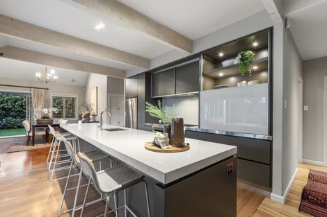 Photo of property in 247 Devonport Road, Tauranga, 3110