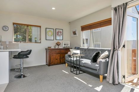 Photo of property in 3/57 Gladstone Road, Northcote, Auckland, 0627