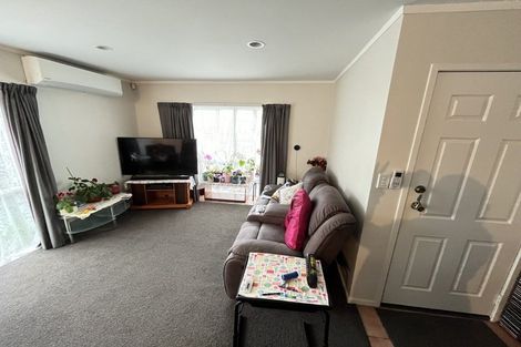 Photo of property in 1/12 Bernina Place, Weymouth, Auckland, 2103