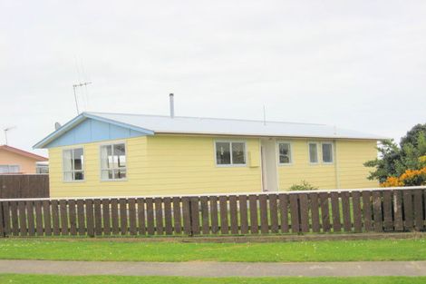 Photo of property in 6 Ryder Crescent, Levin, 5510