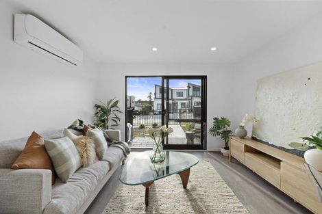 Photo of property in 2/4 Glenburn Road, Hobsonville, 0616