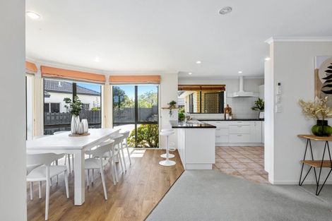Photo of property in 37 Rivervale Grove, Stanmore Bay, Whangaparaoa, 0932