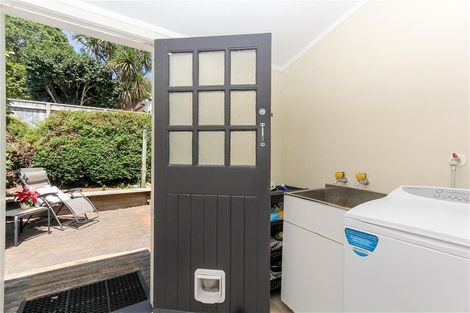 Photo of property in 24 Bracken Street, New Plymouth, 4310