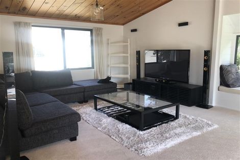 Photo of property in 16 Emlyn Place, Torbay, Auckland, 0630