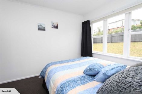 Photo of property in 31 Turville Crescent, Newlands, Wellington, 6037