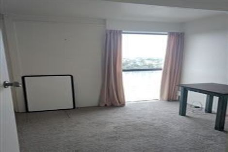 Photo of property in 2/30 Glen Vista Place, Bayview, Auckland, 0629
