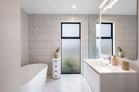 Photo of property in 5 Mcdonald Street, Wanaka, 9305