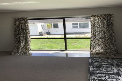 Photo of property in 12 Cobham Crescent, Kelston, Auckland, 0602