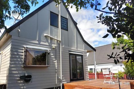 Photo of property in 2/86 Aviemore Drive, Highland Park, Auckland, 2010