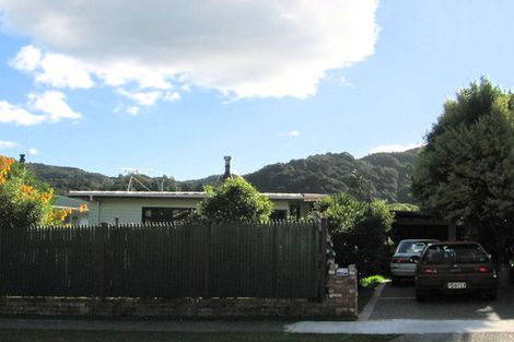 Photo of property in 11 Mitimiti Grove, Wainuiomata, Lower Hutt, 5014