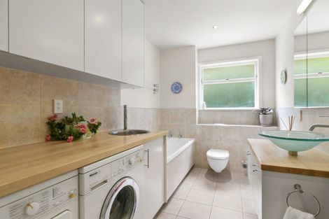 Photo of property in Landscape Apartments, 123-125 Austin Street, Mount Victoria, Wellington, 6011