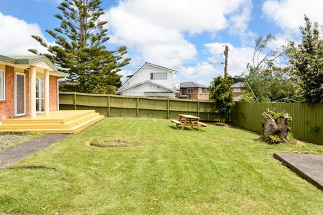 Photo of property in 19a Ashbourne Place, Glendene, Auckland, 0602