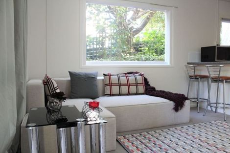 Photo of property in 22 James Evans Drive, Northcote, Auckland, 0627