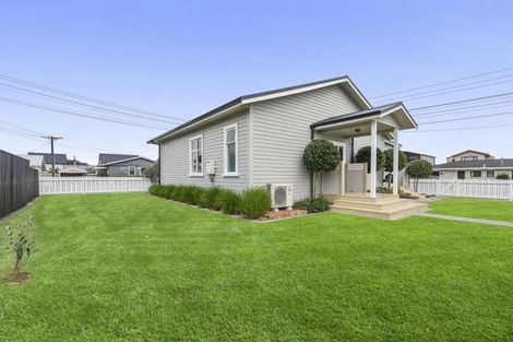 Photo of property in 1 Rainsford Street, Moturoa, New Plymouth, 4310