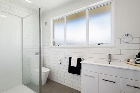 Photo of property in 21 Tui Glen Road, Birkenhead, Auckland, 0626