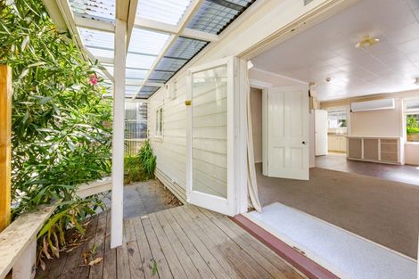 Photo of property in 27 Milton Road, Bluff Hill, Napier, 4110