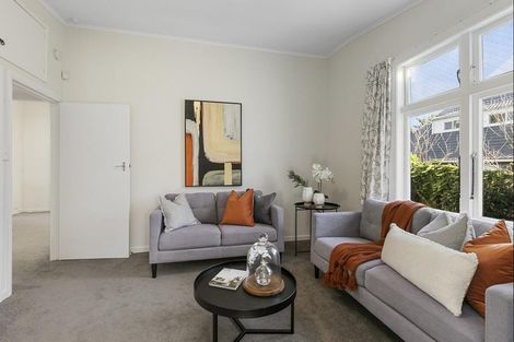 Photo of property in 6b Wai-iti Crescent, Woburn, Lower Hutt, 5010