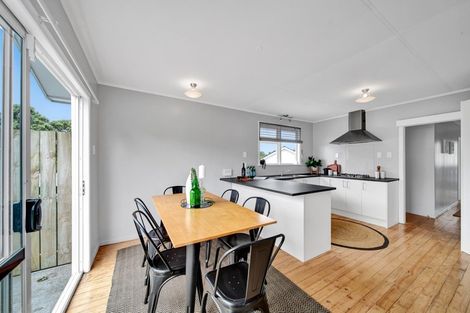 Photo of property in 5 Anson Place, Westown, New Plymouth, 4310