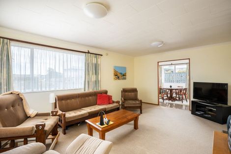 Photo of property in 10 Leon Place, Waitara, 4320