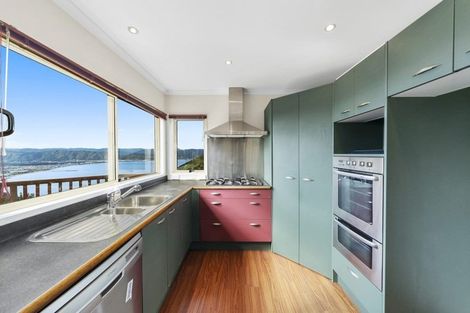 Photo of property in 9 Bennett Grove, Newlands, Wellington, 6037