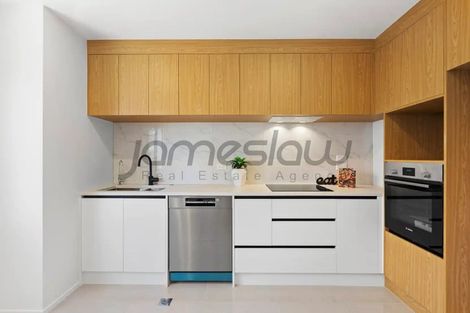 Photo of property in 5/5 Chevis Place, Pakuranga, Auckland, 2010
