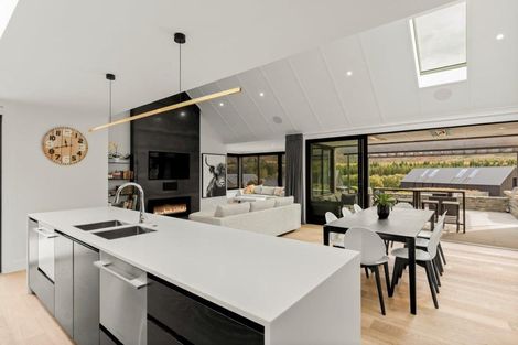 Photo of property in 2 Ploughmans Lane, Arrowtown, 9371