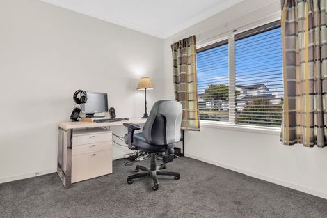Photo of property in 9 Portofino Point, Karaka, Papakura, 2113