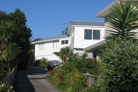 Photo of property in 2/2 Mossop Rise, Glenfield, Auckland, 0629