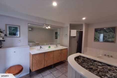 Photo of property in 13 Mckerrow Place, Sunshine Bay, Queenstown, 9300