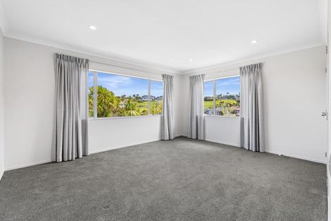 Photo of property in 31 Harrowglen Drive, Northcross, Auckland, 0632