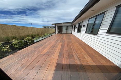 Photo of property in 17 Surf View Crescent, Red Beach, 0932