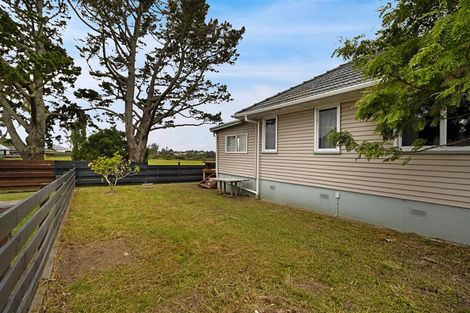 Photo of property in 21 Martin Place, Kelston, Auckland, 0602