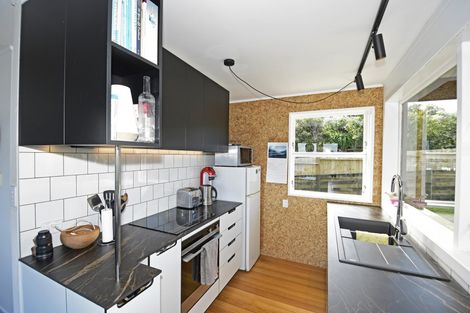 Photo of property in 9 Wonderview Road, Leigh, 0985