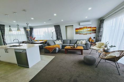 Photo of property in 23a Rena Place, West Harbour, Auckland, 0618