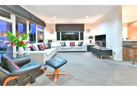 Photo of property in 2/126 Whangaparaoa Road, Red Beach, 0932