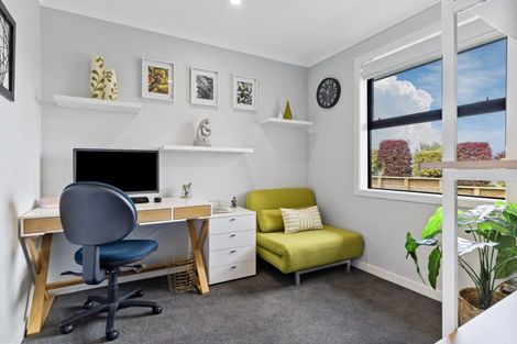 Photo of property in 2 Olive Close, Omokoroa, 3114