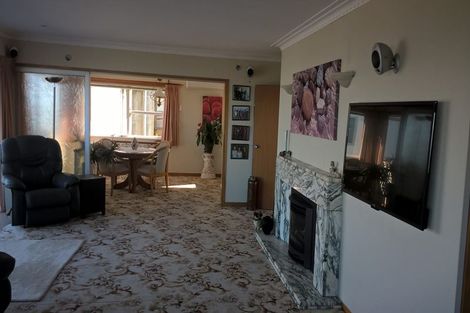 Photo of property in 49 Roberts Road, Matakatia, Whangaparaoa, 0930