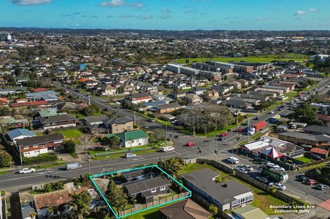 Photo of property in 117 Te Atatu Road, Te Atatu South, Auckland, 0610