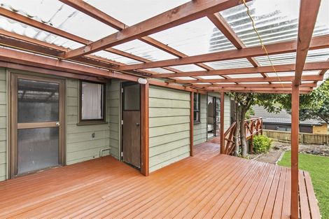 Photo of property in 2/10 Redoubt Road, Goodwood Heights, Auckland, 2105